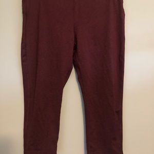 Cute burgundy Capri leggings